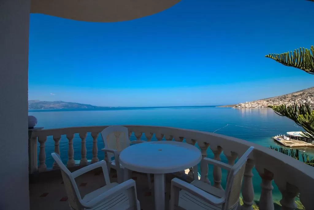 Romario Apartments Suite Std 2.jpg